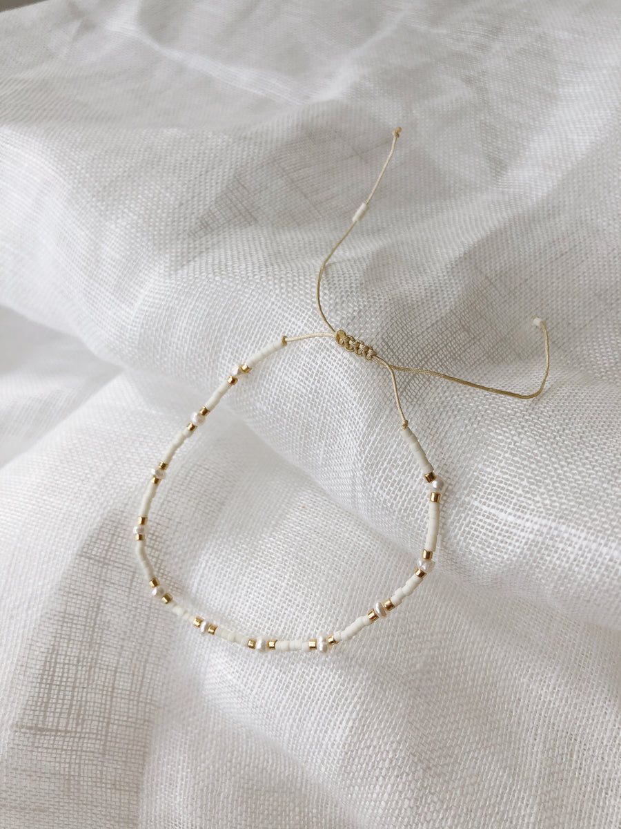 Bracelet pearl white with gold