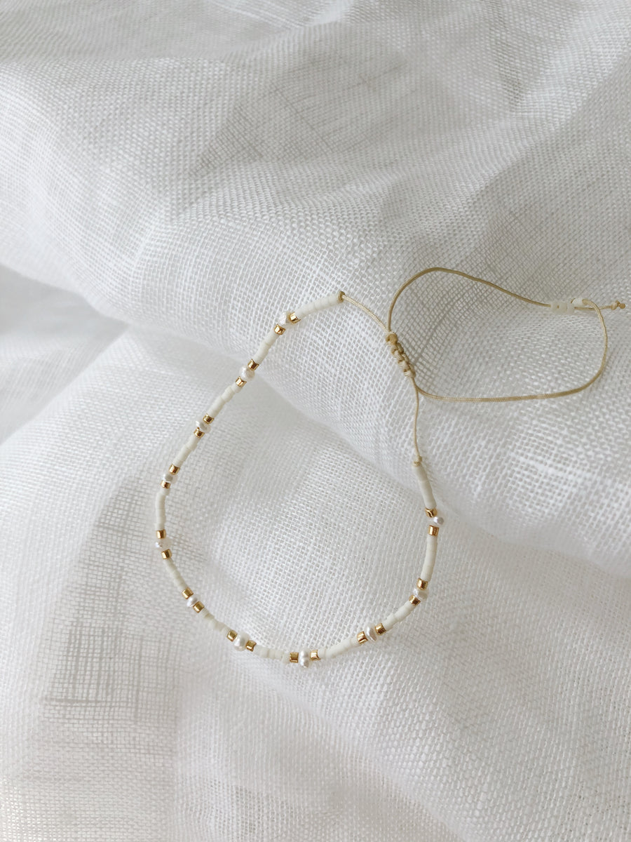 Bracelet pearl white with gold